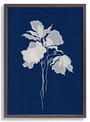 Delicate White Flower by Lena Refur - Kuriosis Fine Art GmbH