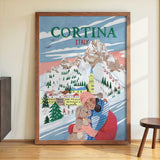 Travel Poster Frau in Cortina, Italien von Caroline Bonne Müller – Kuriosis Fine Art GmbH