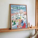 Travel Poster Frau in Cortina, Italien von Caroline Bonne Müller – Kuriosis Fine Art GmbH